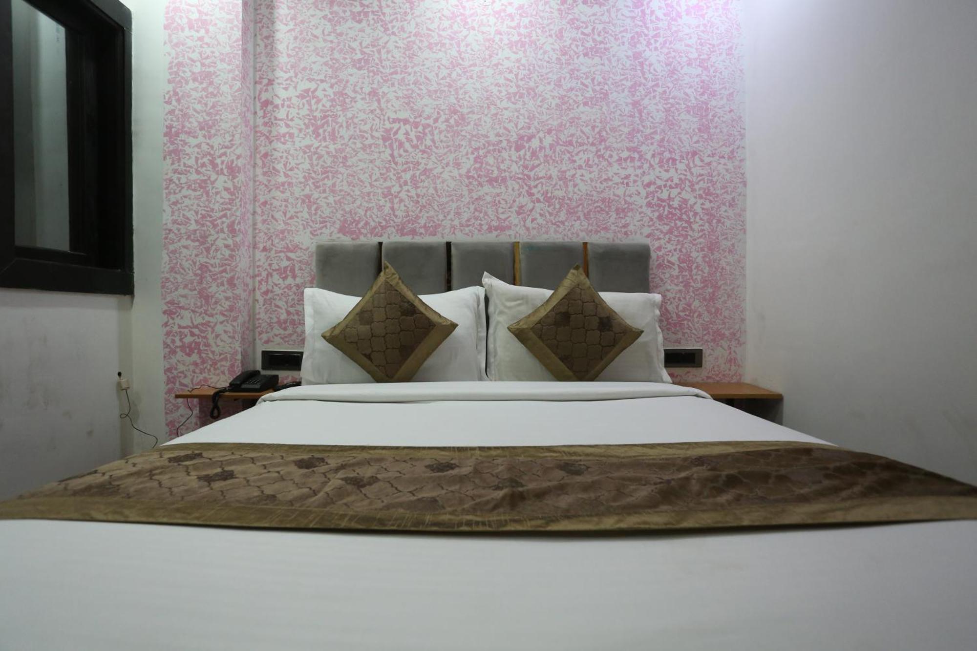 Hotel Twamev Couple Friendly Laxmi Nagar 新德里 外观 照片