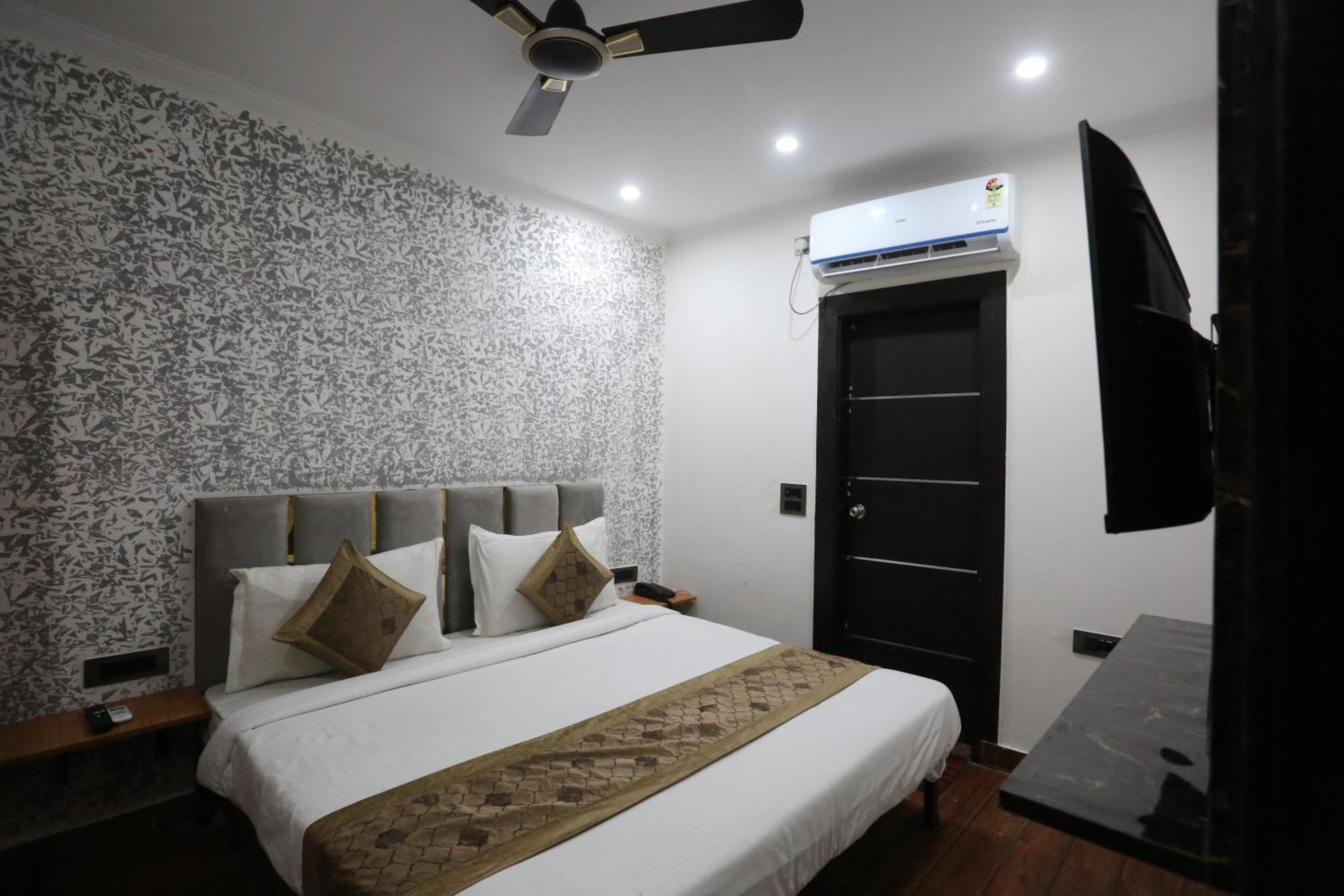 Hotel Twamev Couple Friendly Laxmi Nagar 新德里 外观 照片