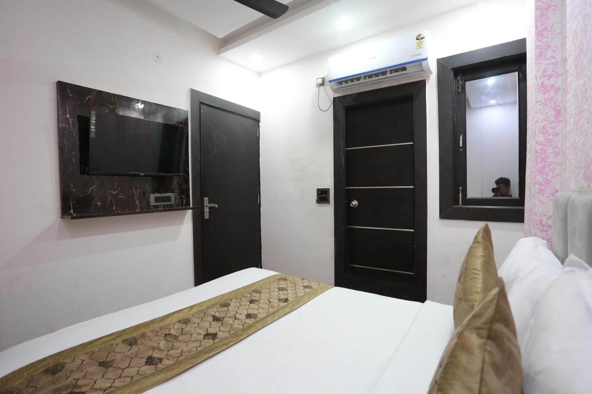 Hotel Twamev Couple Friendly Laxmi Nagar 新德里 外观 照片