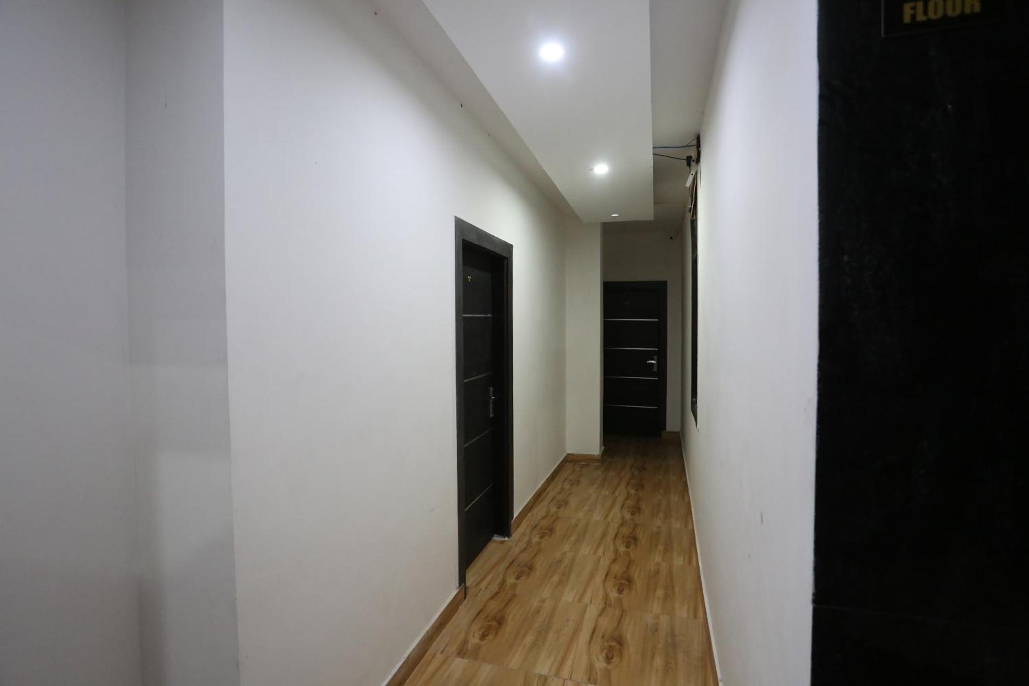 Hotel Twamev Couple Friendly Laxmi Nagar 新德里 外观 照片
